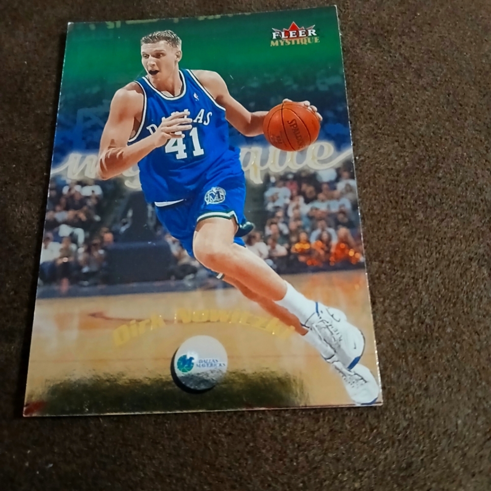 Hologram Dirk Nowitzki basketball card.